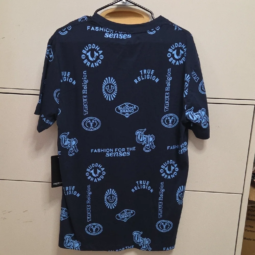 True Religion Men’s Navy Graphic T-Shirt | Short Sleeve Logo Tee. Medium Sz[1026